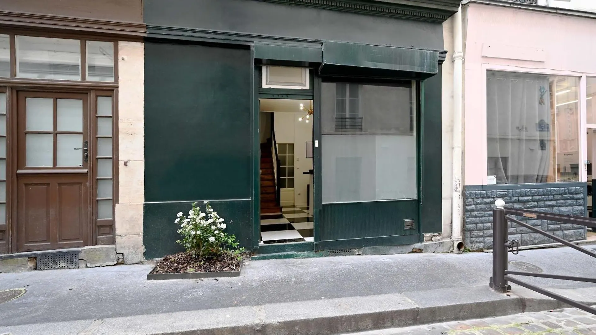 Fabulous Two Floor In 9th * Paris