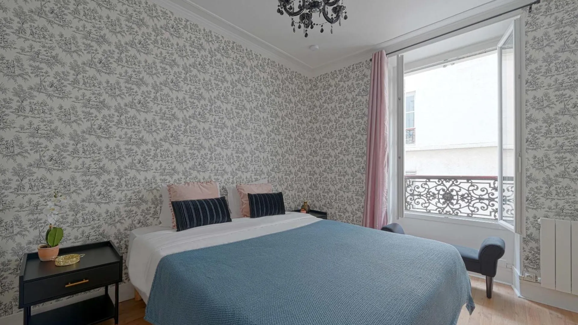 Fabulous Two Floor In 9th Apartment *