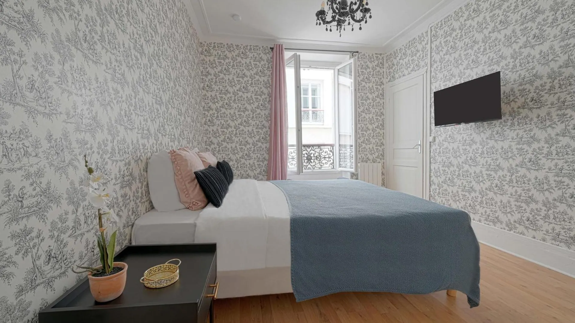 Fabulous Two Floor In 9th Appartement